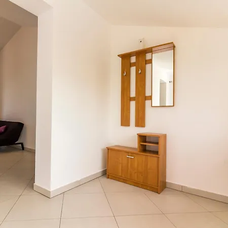 Ruby Apartment *