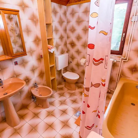 Ruby Apartment *